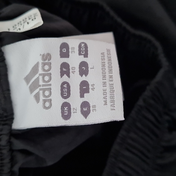 VINTAGE ADIDAS SHORTS - Picture 9 of 10